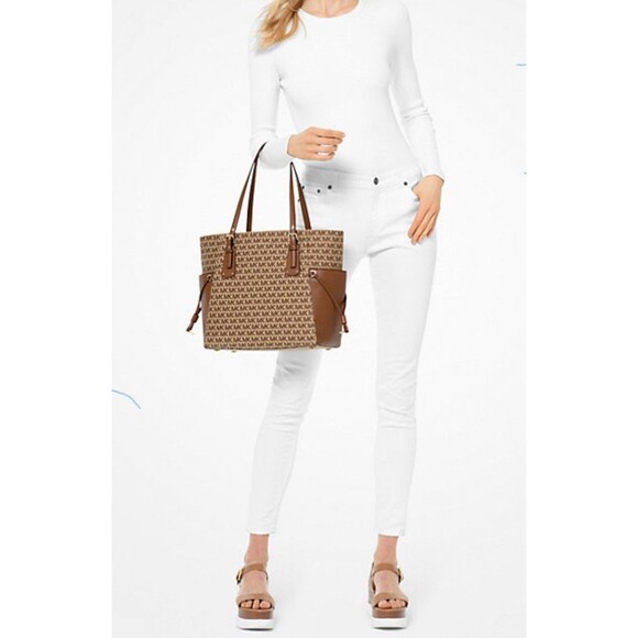 MICHAEL KORS Voyager Handbag Brown Total Pattern 30T9LV6T4J Logo - Picture 1 of 16